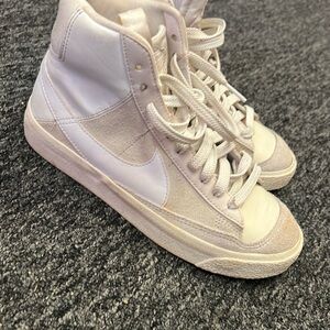 Big Kids Nike Blazer Mid ‘77 D (GS)